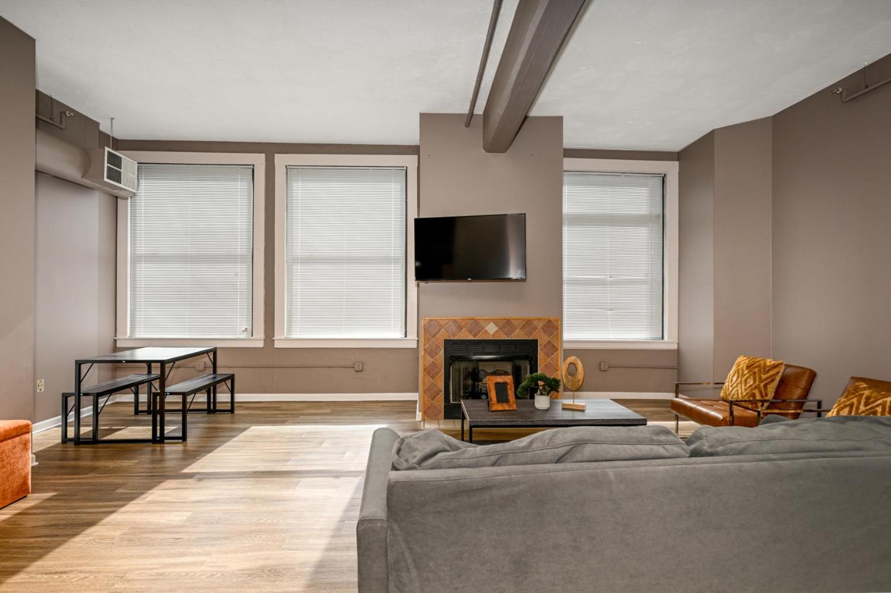 2 Bath Prkg+Gym+Sauna Perk Plaza +30 Day Cleveland Exterior photo